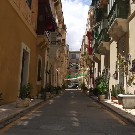 Door Eight Apartment Floriana