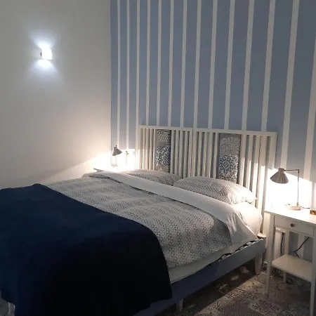 Door Eight Apartment *