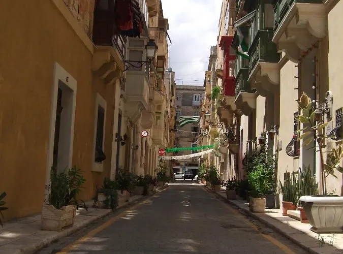 Door Eight アパート フロリアーナ