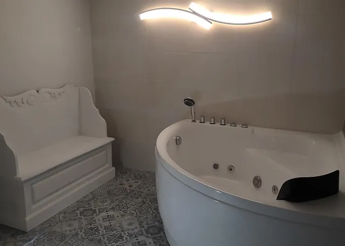 Door Eight アパート