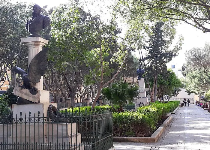 Door Eight アパート *